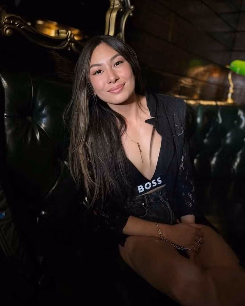 Trước đó, Guo lấy danh hiệu "Nữ tỷ phú tự thân trẻ nhất thế giới" từ tay ca sĩ Taylor Swift vào tháng 4, khi có thông tin công ty Scale AI - do cô đồng sáng lập vào năm 2016 khi mới 21 tuổi - đã được định giá 25 tỷ USD trong thương vụ dự kiến hoàn tất trong vài tuần tới, theo New York Post.