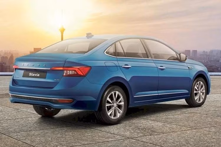 Thực tế, Skoda Slavia đã xuất hiện cùng "người anh em" Kushaq tại lễ khánh thành nhà máy ôtô Việt Hưng (Quảng Ninh) diễn ra hồi cuối tháng 3/2025. Nguồn tin rò rỉ từ đại lý cho thấy, Skoda Slavia sắp bán tại Việt Nam chỉ có 1 lựa chọn động cơ là máy xăng tăng áp, dung tích 1.0L, cho công suất cực đại 115 mã lực và mô-men xoắn 175Nm, hộp số 6 cấp.