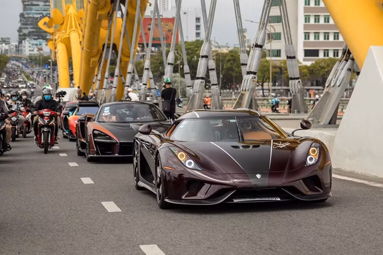 Một phần nữa là sau khi đã nghiên cứu để McLaren Senna và Koenigsegg Regera ra biển số Việt Nam sau khi về Campuchia, nhưng điều này là không thể nên 2 vợ chồng vẫn quyêt tâm để McLaren Senna và Koenigsegg Regera đi đi về về giữa Việt Nam và Campuchia.