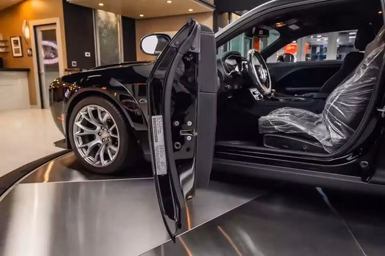 Vào tháng 5/2023, chiếc xe được bán với giá đáng kinh ngạc 1 triệu đô la, trở thành chiếc Challenger 1970 đắt thứ ba từng được rao bán trên thị trường. Chiếc đắt nhất được bán đấu giá với giá 1,8 triệu đô la vào năm 2016, tiếp theo là một chiếc được bán với giá 1,4 triệu đô la 3 năm sau đó.