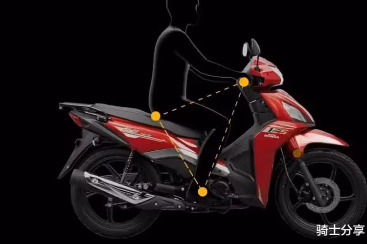 Kaishuo 125 vận hành êm ái và tiết kiệm, với mức tiêu thụ nhiên liệu chỉ 1,59 lít/100 km (chuẩn WMTC). Bình xăng dung tích lớn 4,5 lít – tăng 20% so với phiên bản trước – giúp xe có thể di chuyển lên đến 272 km mỗi lần đổ đầy, giải tỏa nỗi lo khi đi xa.
