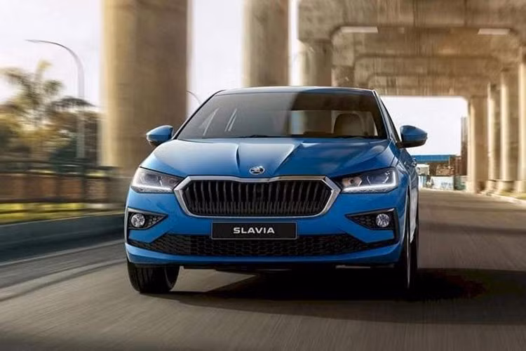 Skoda Slavia có khiến Vios khó thở ﻿Khả năng cao Skoda Slavia dự kiến sẽ trình làng Việt Nam vào tháng 8 hoặc đầu tháng 9. Mẫu sedan cỡ B này sẽ là một trong hai sản phẩm đầu tiên của hãng xe Skoda được phân phối dưới dạng xe lắp ráp trong nước.