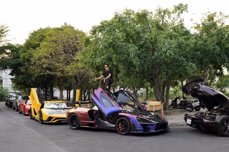Không cần cộng đồng mạng đặt câu hỏi vì sao McLaren Senna và Koenigsegg Regera lại mang biển số của nước bạn Campuchia, doanh nhân này đã giải thích đó là vì muốn có xe mang biển số của tên vợ và mình, lúc mua 2 xe này, tại Việt Nam không có quy định biển số cá nhân hóa tên.