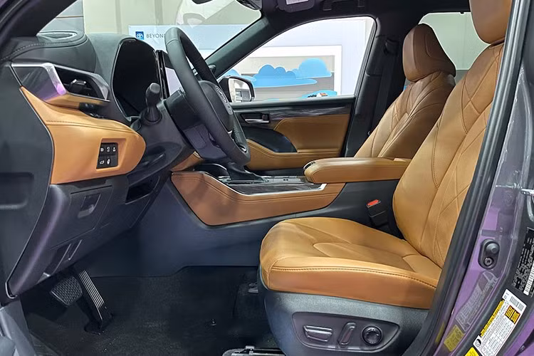 Mẫu xe SUV điện mới này dự kiến được sản xuất từ năm 2028 tại nhà máy Toyota ở Georgetown, Kentucky. Về kích thước, xe tương đương Grand Highlander nhưng ở phân khúc cao cấp hơn.