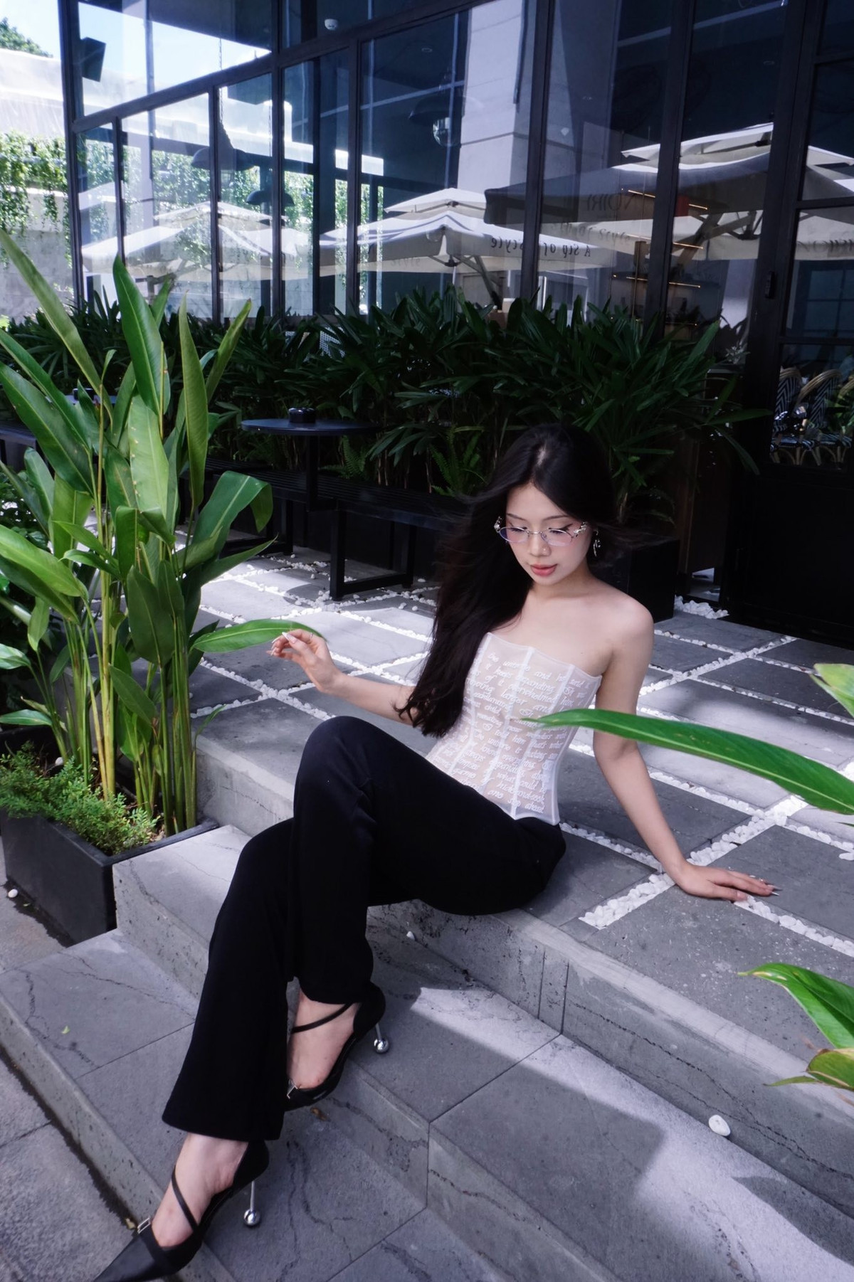 Có thể thấy, hot girl này cực kỳ tự tin và cá tính trong phong cách thời trang.