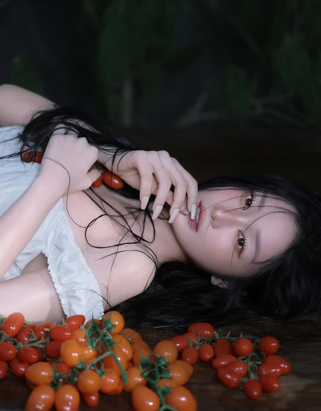 Vừa qua, diễn viên Jun Vũ (Vũ Phương Anh) đã khiến cộng đồng mạng chao đảo khi tung ra một bộ ảnh mới đầy sáng tạo và phá cách.