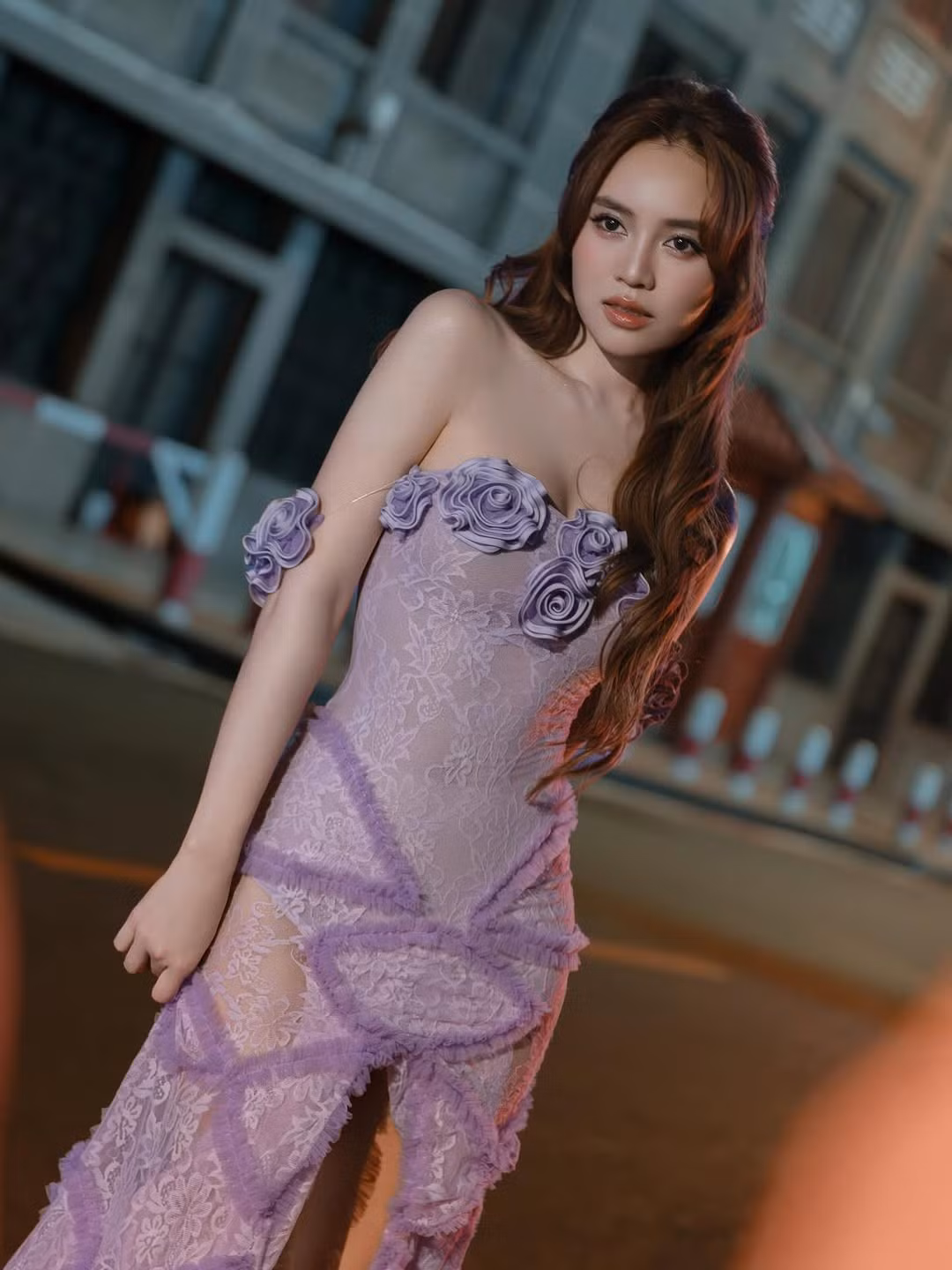 Lan Ngọc khẳng định sự thay đổi nhan sắc của mình đến từ quá trình tập luyện và chế độ sinh hoạt khoa học. 'Ngọc nữ Vbiz' lựa chọn các bộ môn pilates, yoga và dance cardio để duy trì sự dẻo dai, đồng thời giữ cho vóc dáng luôn cân đối.