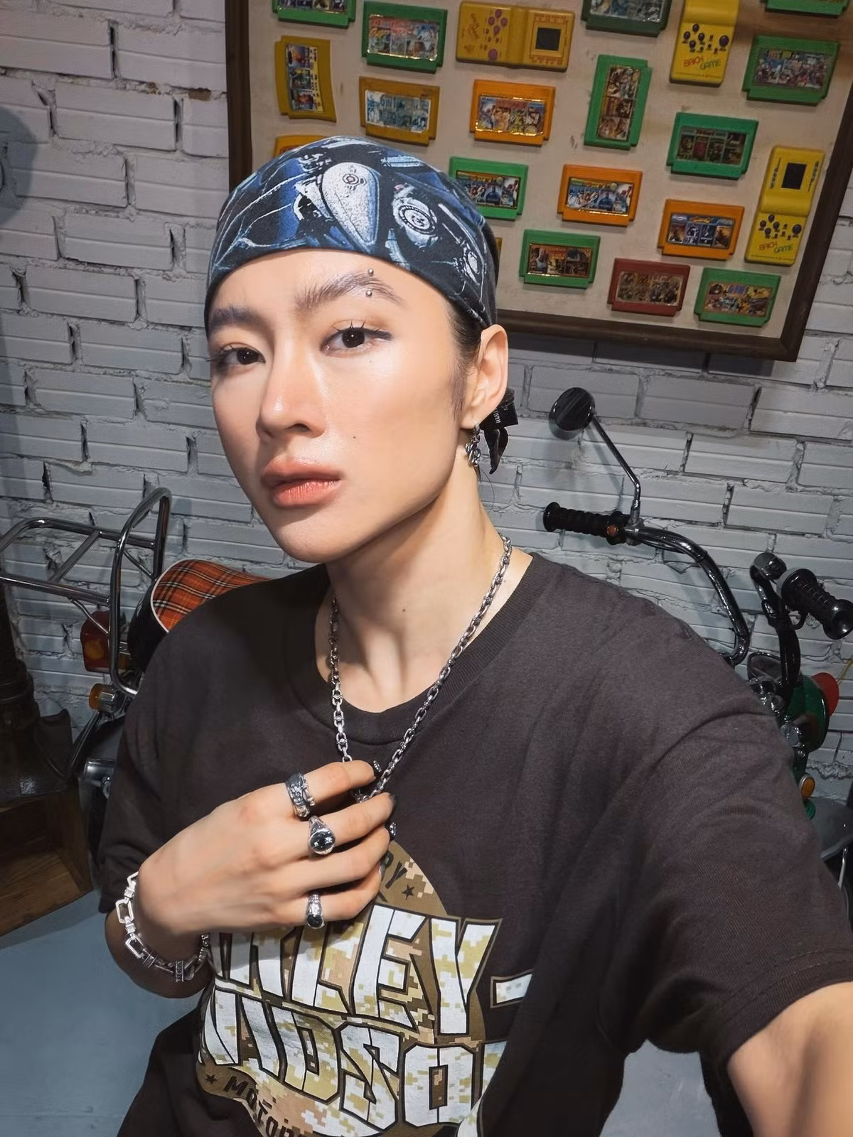 Hình ảnh của Angela Phương Trinh thời gian này gắn với vẻ đẹp nhẹ nhàng, kín đáo cùng phong thái điềm tĩnh hơn trước.