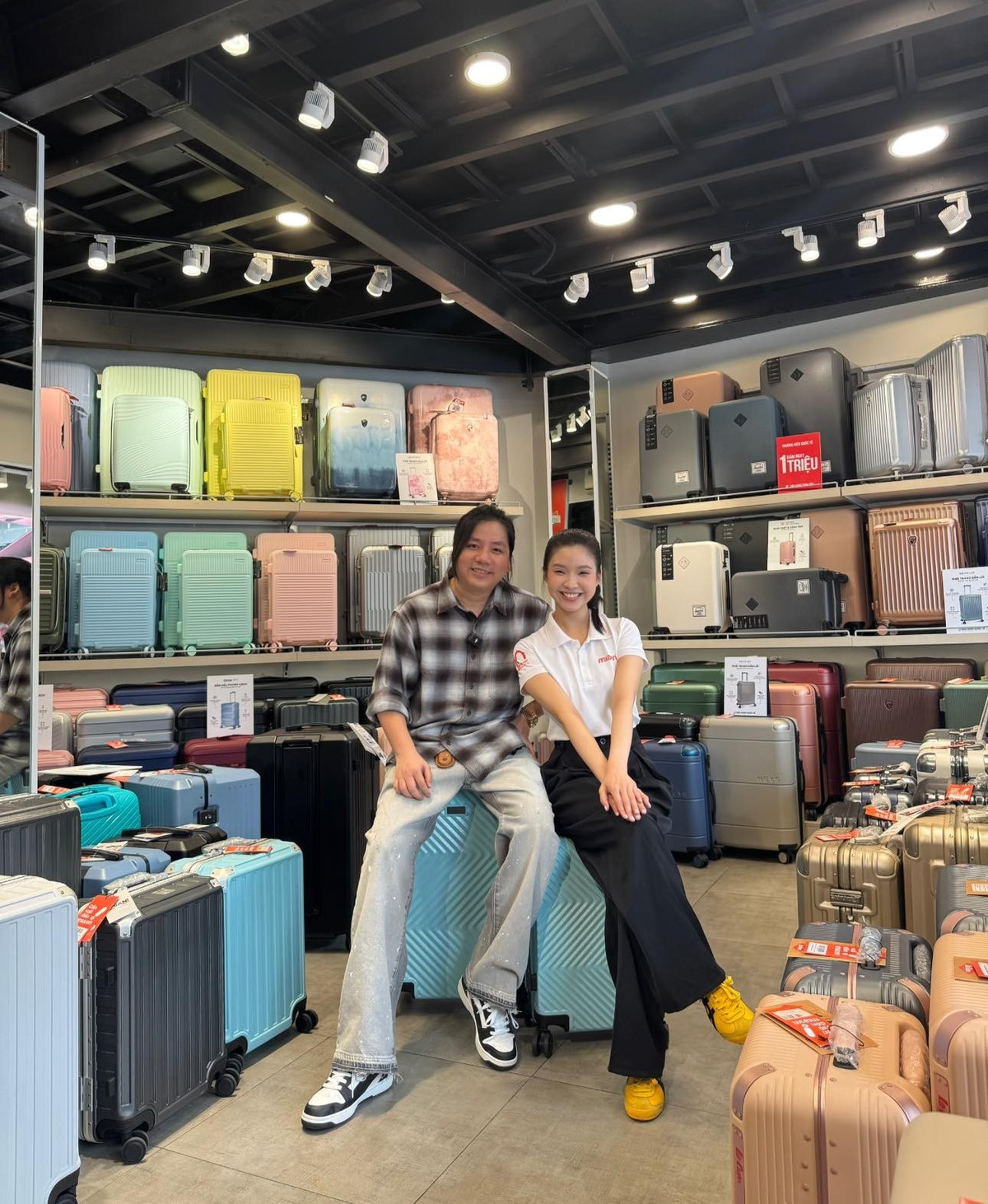 Ở phần bình luận, Khoa Pug thổ lộ rằng muốn đợi chân khỏe hơn để thực hiện các chuyến từ thiện lớn lên vùng cao, vì hiện tại "dặt dẹo, leo trèo không nổi".