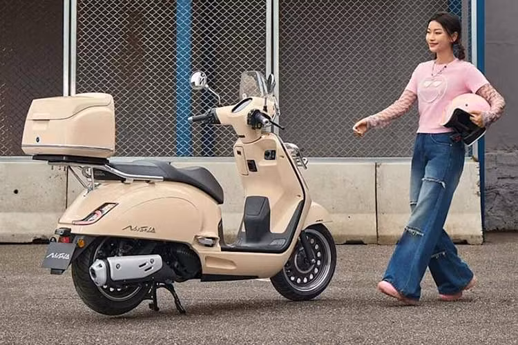 Để đảm bảo an toàn, xe còn được trang bị hệ thống phanh đĩa trước / sau, kèm công nghệ chống bó cứng phanh ABS 2 kênh. Hệ thống kiểm soát lực kéo TCS tăng tính an toàn lên đáng kể.