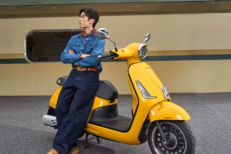 Về sức mạnh, xe vẫn sử dụng khối động cơ dung tích 150cc, xi-lanh đơn, trục cam đơn SOHC, làm mát bằng dung dịch, vận hành trên nền tảng eSP+ 4 van. Động cơ này cho công suất tối đa 11,4 kW và mô-men xoắn cực đại đạt 14,4 Nm tại 6.500 vòng/phút, mức hiệu năng được đánh giá là nhỉnh hơn so với một số mẫu scooter cùng phân khúc.