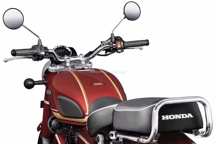 Những đường sọc trên phiên bản này gợi nhớ đến thiết kế của Royal Enfield Classic 350 và Bullet 350. Tuy nhiên, các tính năng khác của xe vẫn giữ nguyên như phiên bản DLX Pro trước đó.