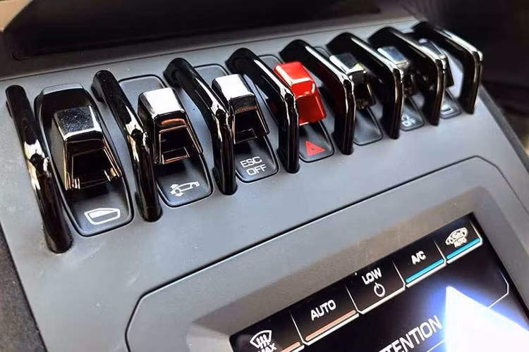 Phiên bản Huracan STO này cần thời gian tăng tốc từ vị trí xuất phát lên 100 km/h trong 3 giây trước khi đạt vận tốc tối đa 310 km/h, đây đều là những thông số yếu hơn cả bản EVO.