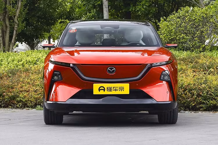 Theo Changan Mazda tuyên bố rằng EZ-60 sẽ được theo sau bởi các mẫu xe năng lượng mới, đánh dấu sự mở rộng dòng sản phẩm của thương hiệu này tại Trung Quốc trước khi thâm nhập thị trường nước ngoài.