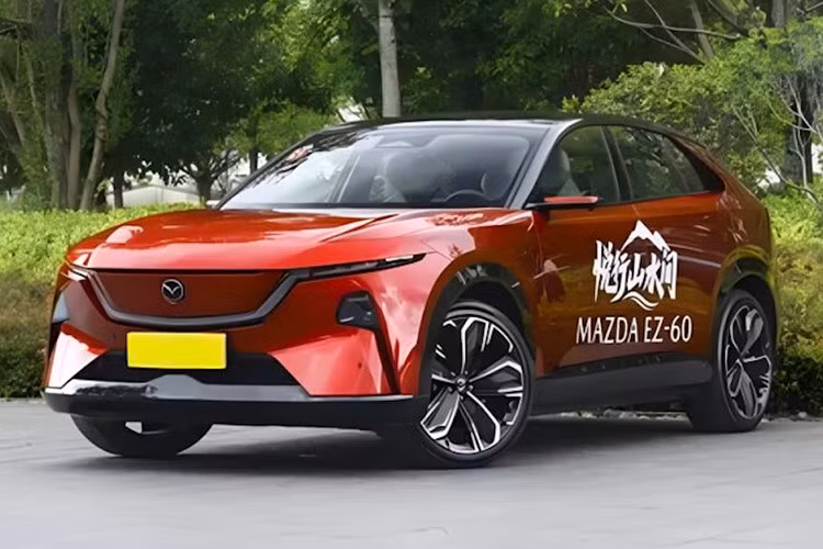 Sau khi được ra mắt lần đầu vào cuối tháng 4, Mazda đã chính thức mở bán mẫu SUV điện thuần EZ-60 tại Trung Quốc. Cụ thể, mẫu xe SUV Mazda EZ-60 2026 mới sẽ được bán với 6 phiên bản khác nhau.