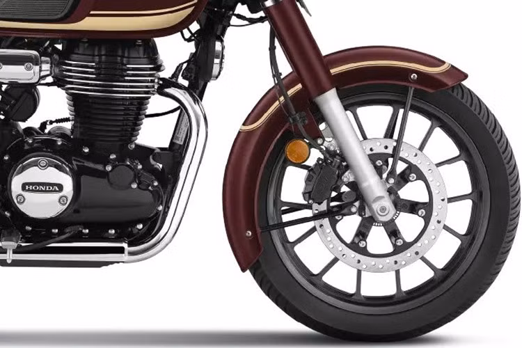 CB350C vẫn được trang bị động cơ xi-lanh đơn 348,6cc, cho công suất 21,07 mã lực và mô-men xoắn 29,5 Nm. Hệ thống khung gầm không thay đổi, với phuộc ống lồng, giảm xóc đôi phía sau và bộ vành hợp kim 19/18 inch.