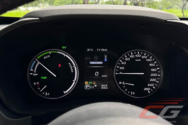 Các tiện ích khác gồm sạc không dây, bệ tỳ tay trước/sau, điều hòa tự động hai vùng có cửa gió hàng ghế sau, cốp điện rảnh tay, ghế sau gập 60:40, cổng sạc USB trước và sau.