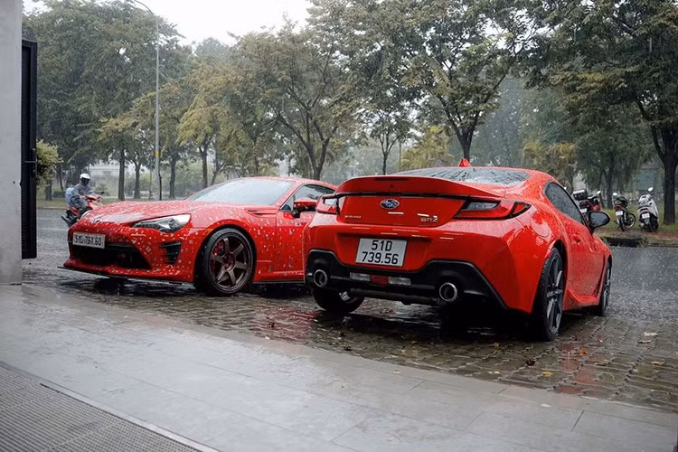 Tại Việt Nam, Subaru BRZ thế hệ mới có giá khởi điểm khoảng 1,609 tỷ đồng. Xe mang phong cách coupe thể thao với đèn pha LED liếc góc lái, mâm 18 inch, thân xe dập gân khỏe khoắn và cánh gió sau đặc trưng.