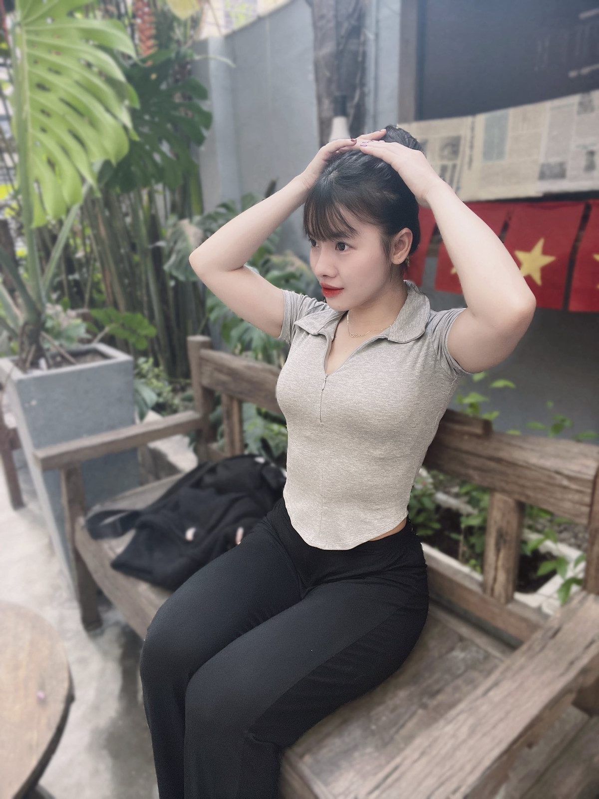 Không chỉ bày tỏ sự ngưỡng mộ, CĐM còn tranh nhau “xin slot” được nữ gymer kèm 1-1. Rất nhiều người tán dương, bày tỏ sự yêu thích tới thành quả luyện tập, thậm chí xin cả bí quyết để duy trì dáng chuẩn của cô nàng.