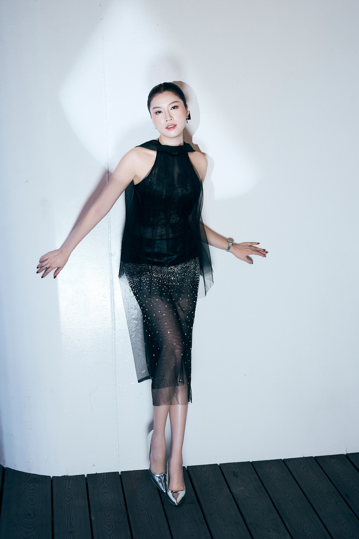 Song song với sự nghiệp dẫn chương trình, Thanh Thanh Huyền còn ghi dấu ấn ở lĩnh vực sắc đẹp. Cô từng lọt Top 15 Hoa hậu Hoàn vũ Việt Nam 2015, đăng quang Hoa hậu Sắc đẹp Việt Nam 2023, và tiếp tục đại diện Việt Nam tham dự Miss Charm International 2023, xuất sắc vào Top 20.