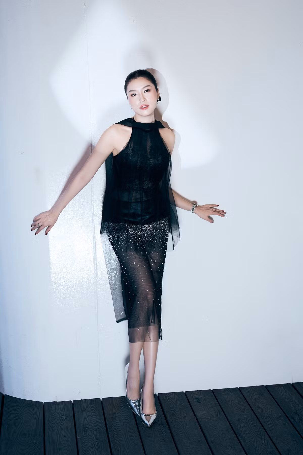 Song song với sự nghiệp dẫn chương trình, Thanh Thanh Huyền còn ghi dấu ấn ở lĩnh vực sắc đẹp. Cô từng lọt Top 15 Hoa hậu Hoàn vũ Việt Nam 2015, đăng quang Hoa hậu Sắc đẹp Việt Nam 2023, và tiếp tục đại diện Việt Nam tham dự Miss Charm International 2023, xuất sắc vào Top 20.