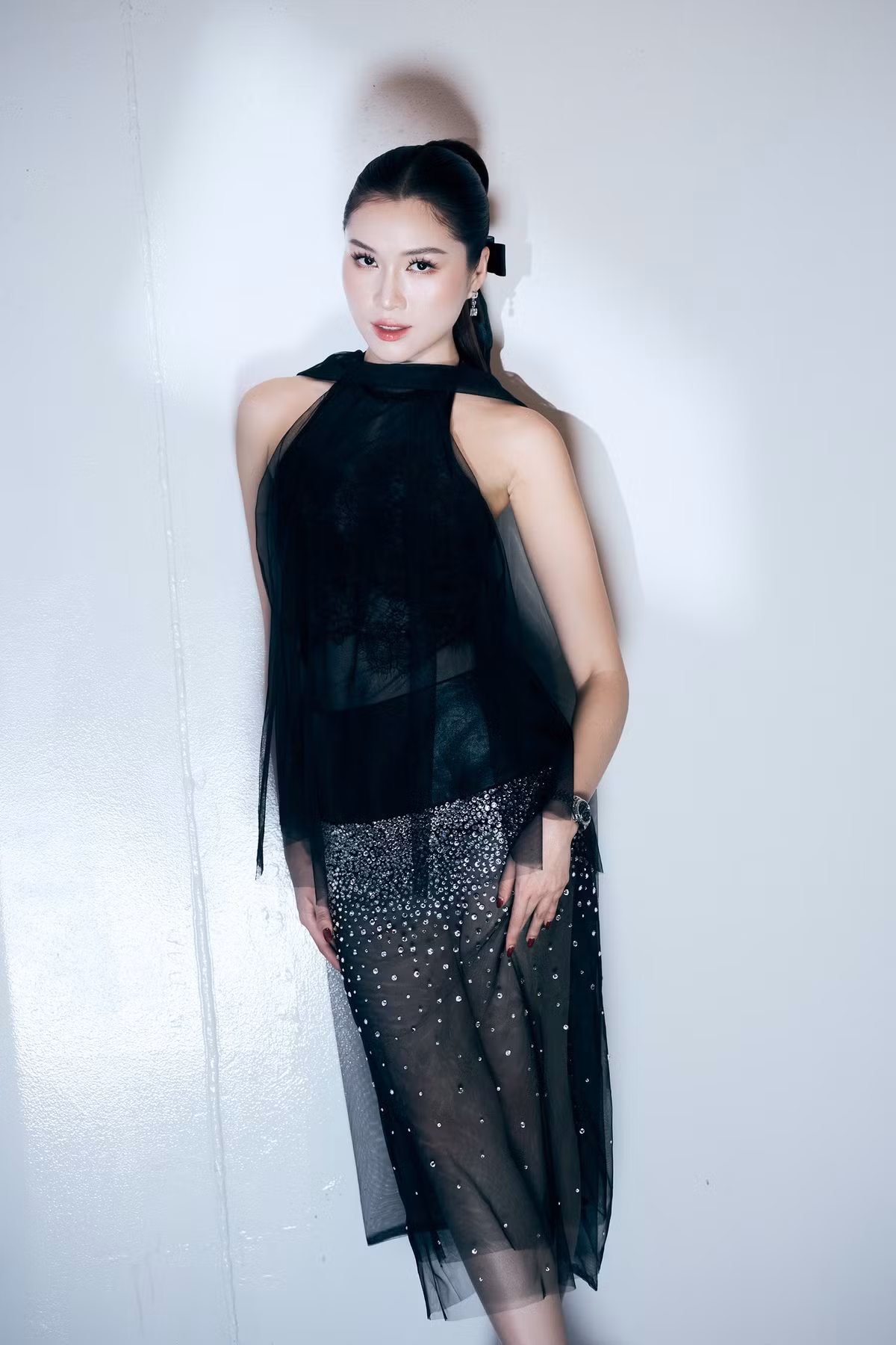 Những thành tích này không chỉ khẳng định nhan sắc mà còn cho thấy sự nghiêm túc, bền bỉ của Thanh Thanh Huyền trên hành trình hoàn thiện bản thân.