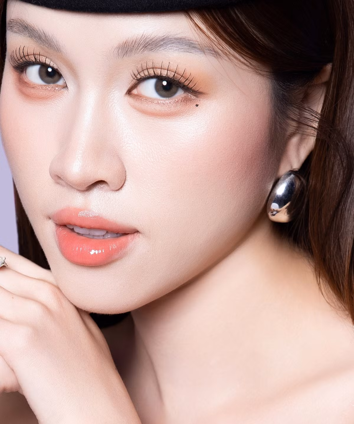 Đặc biệt, khả năng dẫn dắt lưu loát “3000 chữ, 75 tên riêng không cần kịch bản” đã giúp Thanh Thanh Huyền được ưu ái gọi bằng biệt danh “MC 3000 chữ”, trở thành hình mẫu MC chuyên nghiệp, bản lĩnh trên sân khấu lớn.