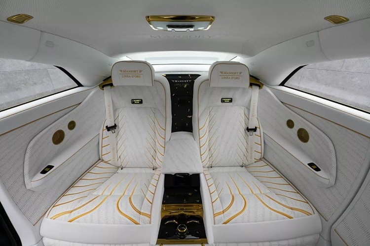 Có thể thấy, Mansory không tiếc chi phí trong việc biến chiếc Spectre thành một kiệt tác thực sự. Chiếc xe này sẽ rất được ưa chuộng tại các quốc gia Trung Đông, nơi yêu thích các món đồ xa xỉ và nổi bật.