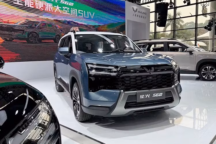 Liên doanh SAIC-GM-Wuling (SGMW) thông qua thương hiệu Wuling Motors đã chính thức giới thiệu mẫu xe mới nhất trong gia đình Xingguang (Starlight), đó là Xingguang 560 2026 mới tại Triển lãm Ô tô Quốc tế ASEAN Nam Ninh diễn ra ở tỉnh Quảng Tây, Trung Quốc.