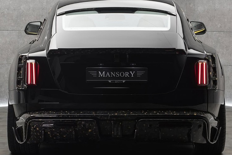 Giống như những sản phẩm khác của Mansory, Equista Linea d'Oro không chỉ là một tác phẩm nghệ thuật mà còn là minh chứng cho khả năng tùy chỉnh theo yêu cầu của những khách hàng giàu có, những người có thể đặt hàng những phiên bản tương tự.