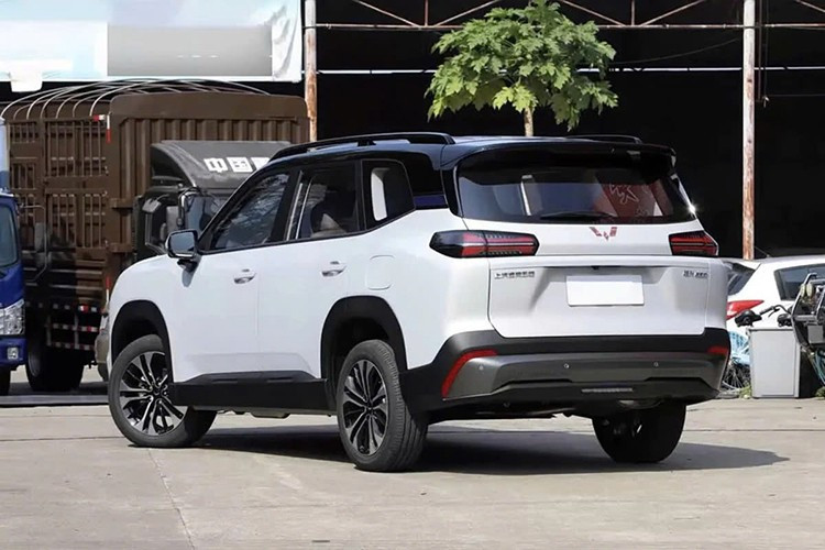 Cuối cùng là động cơ xăng 4 xi-lanh, tăng áp, dung tích 1.5L, cho công suất tối đa 174 mã lực và mô-men xoắn cực đại 290 Nm. Động cơ đi với tùy chọn hộp số sàn 6 cấp hoặc tự động biến thiên vô cấp CVT. Tất cả các phiên bản đều sử dụng hệ thống treo trước MacPherson và hệ thống treo sau đa liên kết composite.