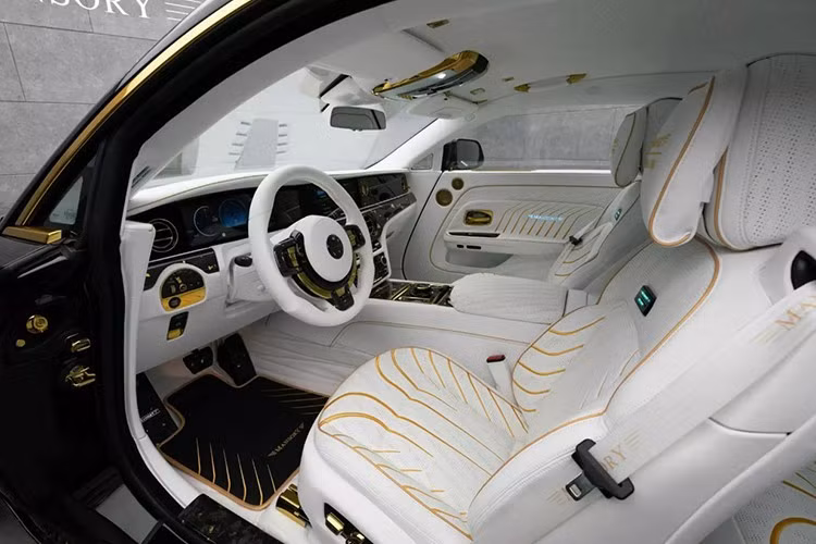 Mặc dù việc bổ sung vàng có thể ảnh hưởng đến trọng lượng của xe, nhưng chiếc Spectre này vẫn duy trì khả năng tăng tốc từ 0-100km/h trong vòng 4,4 giây, tương đương với bản gốc. Giá của Equista Linea d'Oro vẫn chưa được công bố, nhưng chắc chắn rằng chiếc xe này sẽ có mức giá rất cao.