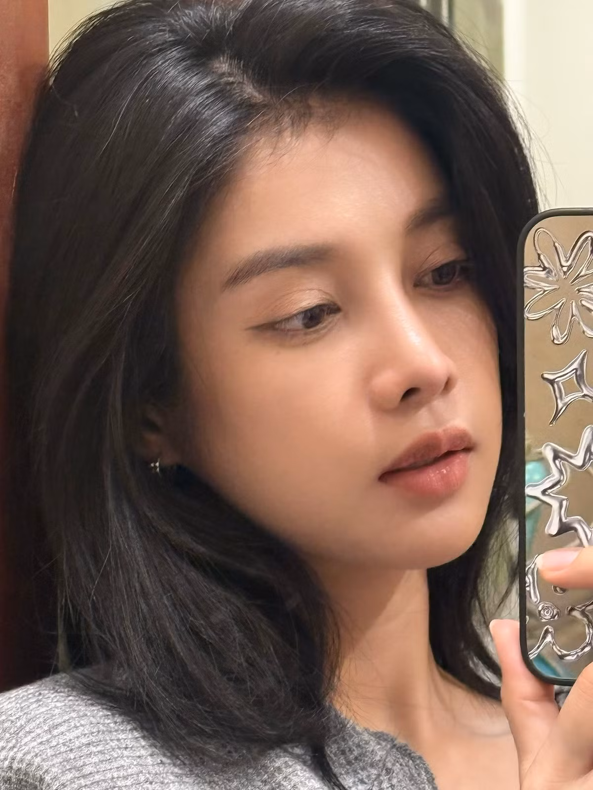 Sở hữu chiều cao 1m67 nổi bật cùng số đo 3 vòng 79-56-92, mỹ nhân phim giờ vàng dễ dàng cân được nhiều kiểu trang phục khác nhau.