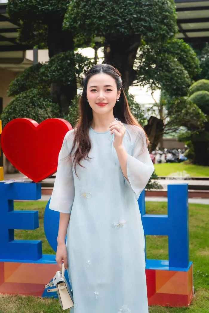 Từng nổi lên từ thời còn là hotgirl Sài Thành, Midu không chỉ gây ấn tượng bởi nhan sắc dịu dàng mà còn bởi phong cách sống kín tiếng, học vấn đáng nể và sự nghiệp ngày càng vững chắc trong làng giải trí.