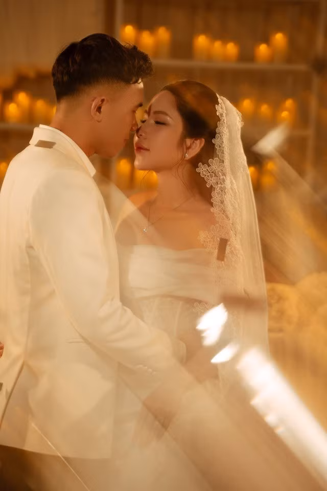 Với lối chơi thông minh, máu lửa và tinh thần trách nhiệm, anh được đánh giá là một trong những tiền vệ trẻ triển vọng của bóng đá Việt Nam.