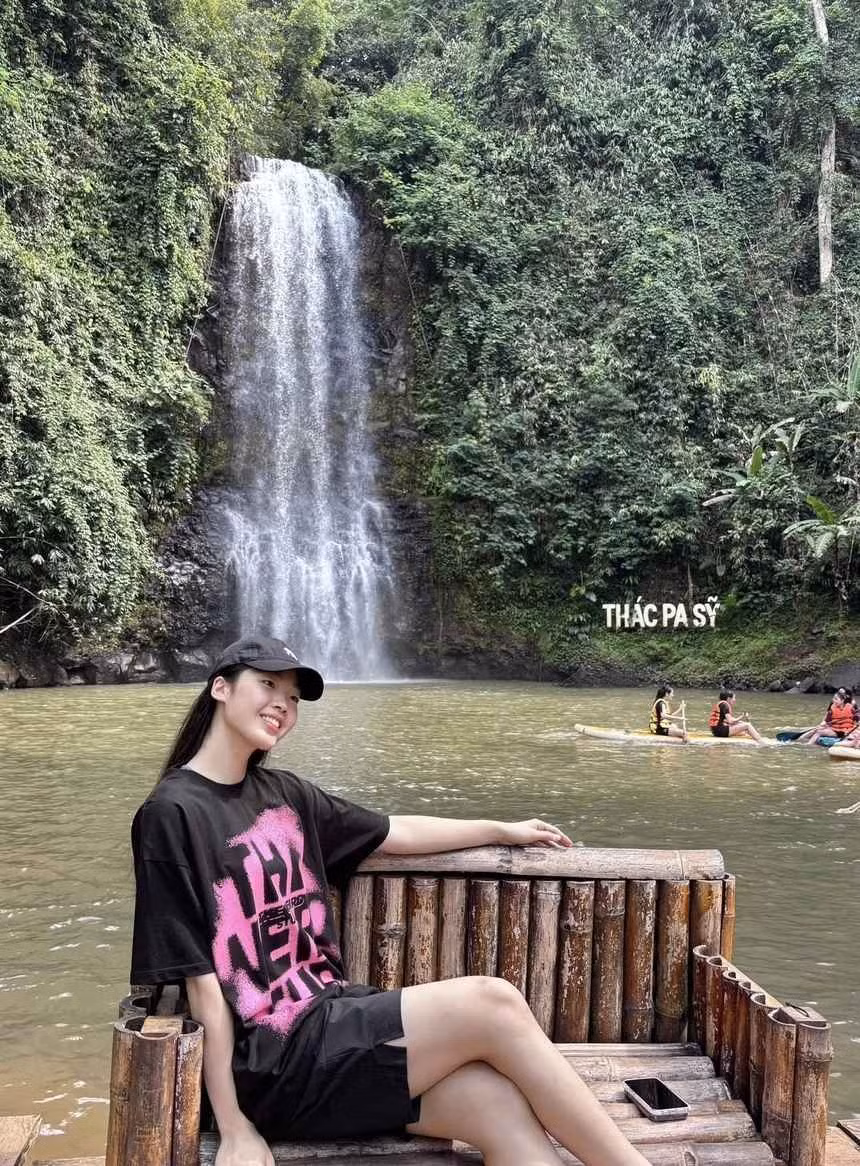 Với sức bật lên đến 3m cùng tầm chắn 2m89, Quỳnh Hương có thể tham gia cả mặt trận tấn công và phòng thủ của đội nhà.