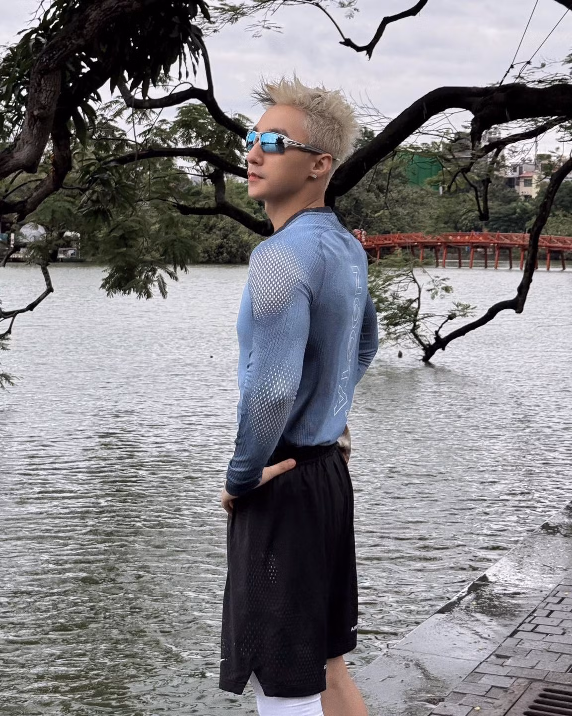 Không chỉ là ca sĩ biểu diễn, Sơn Tùng còn là nhạc sĩ tự sáng tác phần lớn các ca khúc của mình. Anh được xem là một trong số ít nghệ sĩ Việt có khả năng định hình xu hướng âm nhạc và tạo ảnh hưởng mạnh mẽ đến thị hiếu của giới trẻ.