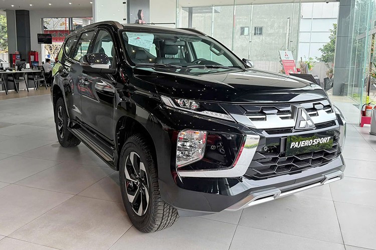 Mitsubishi Pajero Sport: 27 xe ﻿Mitsubishi Pajero Sport chính là mẫu xe gây bất ngờ nhất trong top 10 bán kém nhất thị trường Việt Nam trong tháng 11/2025. Nguyên nhân là bởi trong nhiều tháng trước đó, mẫu xe này liên tục không phát sinh doanh số. Trong tháng 11/2025 vừa qua, Pajero Sport bán ra 27 chiếc, nâng doanh số cộng dồn từ đầu năm 2025 đến nay lên 75 chiếc.