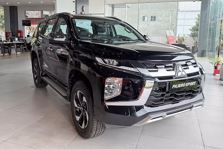 Mitsubishi Pajero Sport: 27 xe ﻿Mitsubishi Pajero Sport chính là mẫu xe gây bất ngờ nhất trong top 10 bán kém nhất thị trường Việt Nam trong tháng 11/2025. Nguyên nhân là bởi trong nhiều tháng trước đó, mẫu xe này liên tục không phát sinh doanh số. Trong tháng 11/2025 vừa qua, Pajero Sport bán ra 27 chiếc, nâng doanh số cộng dồn từ đầu năm 2025 đến nay lên 75 chiếc.