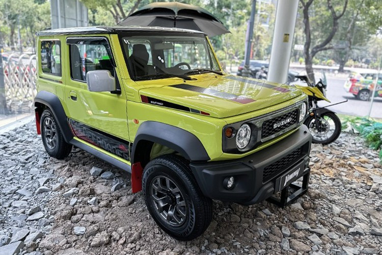 Suzuki Jimny: 30 xe ﻿Suzuki Jimny một lần nữa xuất hiện trong top ôtô bán kém nhất thị trường Việt Nam. Mẫu xe này sở hữu kết quả bán hàng chỉ 30 chiếc trong tháng 11/2025, tăng trưởng 76,4%. Suzuki Jimny có doanh số không mấy khả quan ở Việt Nam vì giá cao, khởi điểm từ 789 triệu đồng, trong khi kích thước, trang bị tiện nghi và an toàn chưa tương xứng.