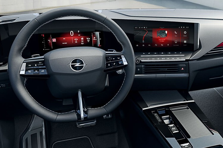 Hãng Opel vẫn giữ lại các hệ thống truyền động động cơ đốt trong và hybrid, nhưng trước khi ra mắt công chúng vào đầu năm tới, Opel rất muốn nhấn mạnh cấu hình được nâng cấp của Astra Electric.