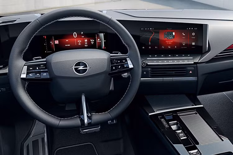 Hãng Opel vẫn giữ lại các hệ thống truyền động động cơ đốt trong và hybrid, nhưng trước khi ra mắt công chúng vào đầu năm tới, Opel rất muốn nhấn mạnh cấu hình được nâng cấp của Astra Electric.