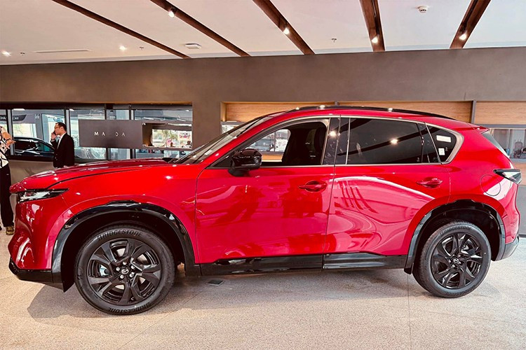 Theo công bố của THACO, Mazda CX-5 thế hệ mới sẽ được giới thiệu và bán tại thị trường Việt Nam từ tháng 11/2026. Trong khi đó, những thông tin còn lại về mẫu SUV cỡ C này dành cho thị trường Việt Nam vẫn chưa được công bố. Tuy nhiên, xe dự kiến sẽ tiếp tục được lắp ráp tại Việt Nam.