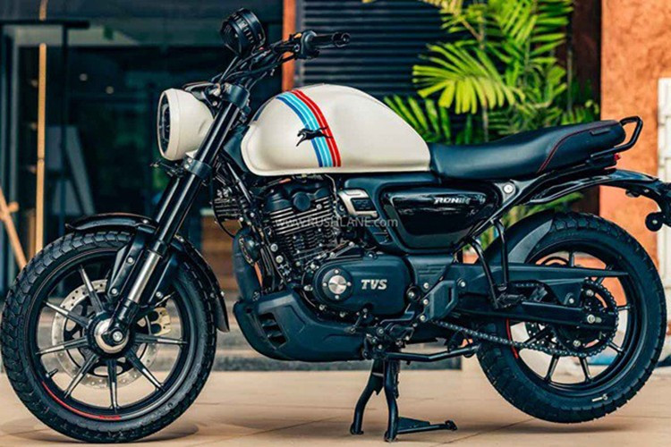 Phối màu mới chính là điểm tạo ấn tượng của Ronin Agonda khi xe sử dụng màu trắng bóng cho bình xăng và chụp đèn pha, tạo sự tương phản nổi bật với nền đen của xe. Hầu hết các chi tiết khác của xe cũng được sơn đen, bao gồm phuộc trước USD, vành hợp kim, bảo vệ gầm máy, lắp ráp động cơ, tay lái và ống xả.