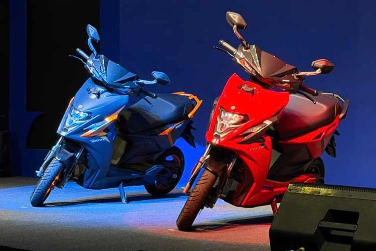 Khối động cơ này giúp xe máy điện Simple One Gen 2 có thể tăng tốc từ 0 - 40 km/h chỉ trong 2,55 giây. Tốc độ tối đa xe có thể đạt được lên tới 115 km/h. Xe có hai phiên bản pin để khách hàng lựa chọn gồm bản pin 5 kWh với quãng đường vận hành lên tới 265 km/lần sạc.