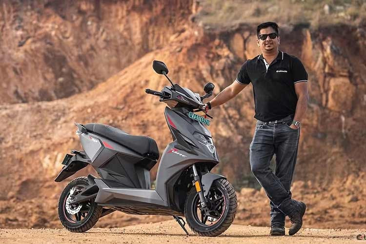 Tại thị trường Ấn Độ, Simple OneS có giá 139.999 rupee (khoảng 41 triệu đồng). Trong khi đó, Simple One Gen 2 có giá lần lượt 169.999 rupee (khoảng 50 triệu đồng) và 177.999 rupee (khoảng 52 triệu đồng) cho phiên bản 4,5 kWh và 5 kWh. Tuy nhiên hiện tại hãng chưa công bố giá bán của Simple One Ultra.