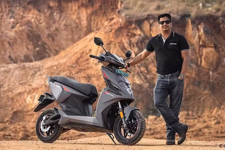 Tại thị trường Ấn Độ, Simple OneS có giá 139.999 rupee (khoảng 41 triệu đồng). Trong khi đó, Simple One Gen 2 có giá lần lượt 169.999 rupee (khoảng 50 triệu đồng) và 177.999 rupee (khoảng 52 triệu đồng) cho phiên bản 4,5 kWh và 5 kWh. Tuy nhiên hiện tại hãng chưa công bố giá bán của Simple One Ultra.