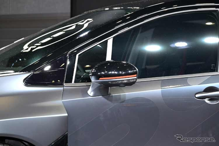 Những thay đổi đối với Aura đã làm tăng thêm khá nhiều trọng lượng, chính xác là 220 pound (100 kg), nhưng đó không phải là vấn đề mà hệ thống truyền động được cải tiến của mẫu xe ý tưởng này không thể xử lý được.