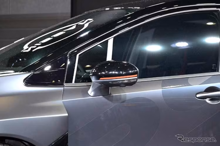 Những thay đổi đối với Aura đã làm tăng thêm khá nhiều trọng lượng, chính xác là 220 pound (100 kg), nhưng đó không phải là vấn đề mà hệ thống truyền động được cải tiến của mẫu xe ý tưởng này không thể xử lý được.