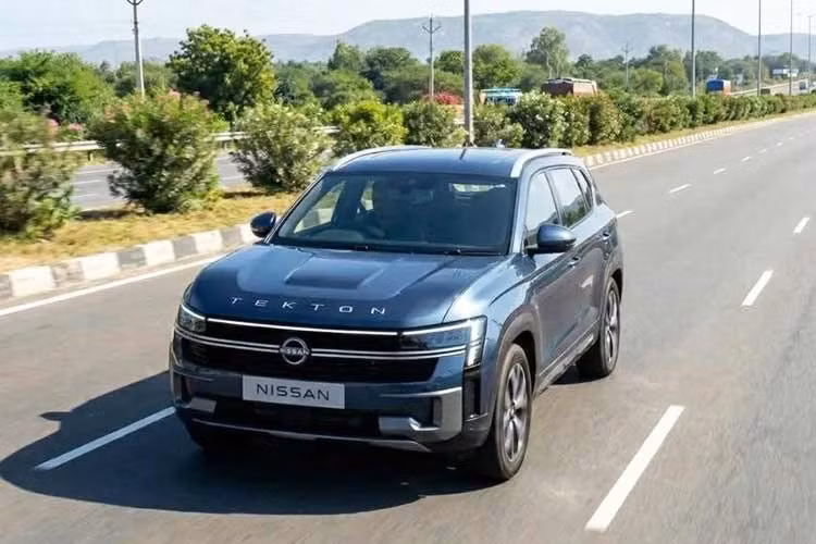Theo kế hoạch, Nissan Tekton sẽ được sản xuất tại nhà máy ở Ấn Độ để phục vụ cả nhu cầu nội địa và xuất khẩu. Với mức giá dự kiến từ khoảng 330 đến 540 triệu VNĐ sau khi quy đổi, Tekton được kỳ vọng sẽ trở thành đối thủ mới cạnh tranh trực tiếp với Hyundai Creta hay Kia Seltos.